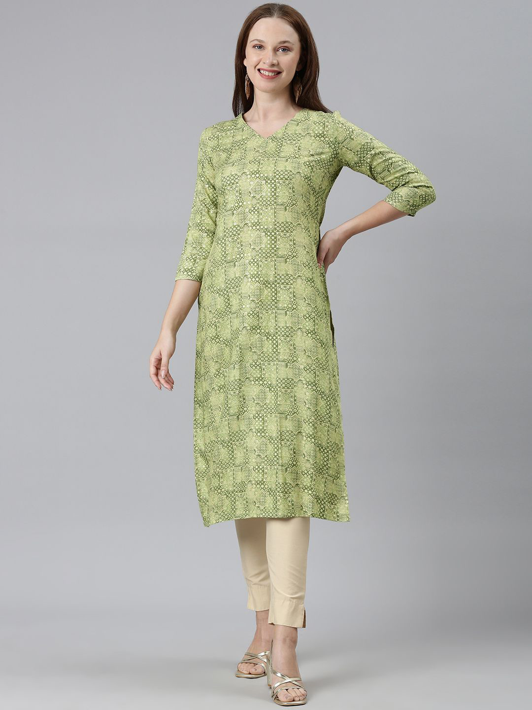 

KALINI Women Geometric Embroidered Keyhole Neck Chikankari Kurta, Green