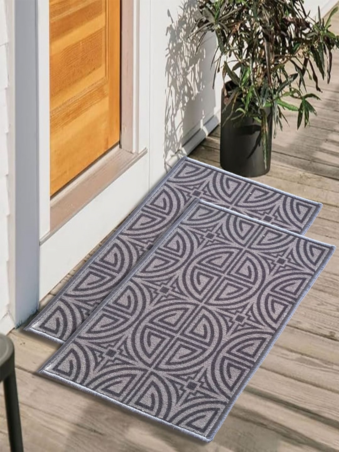 

Matz and More Grey & Black 2 Pieces Geometric Printed Rectangle Anti-Skid Doormats