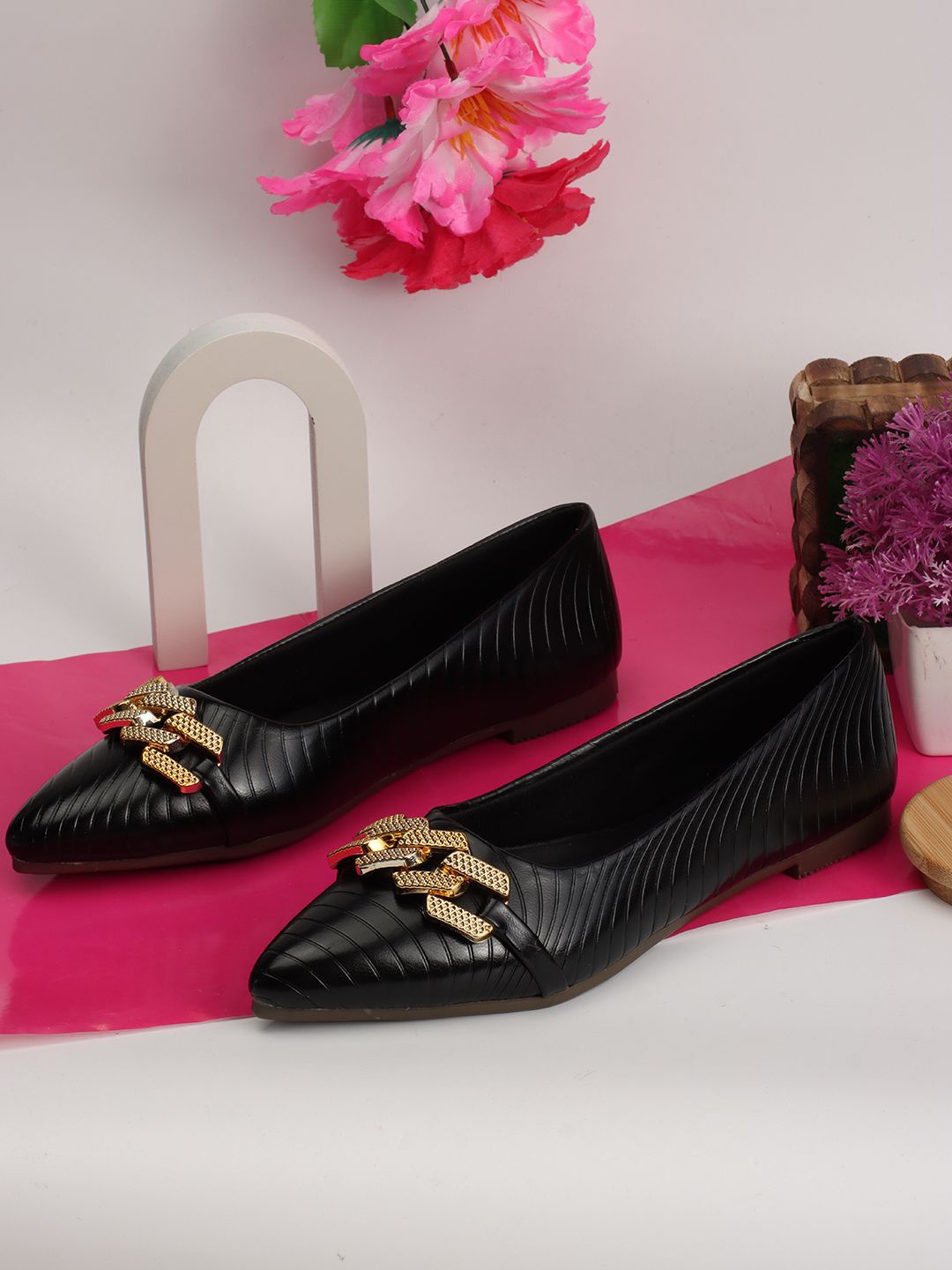 

DressBerry Women Striped Ballerinas, Black