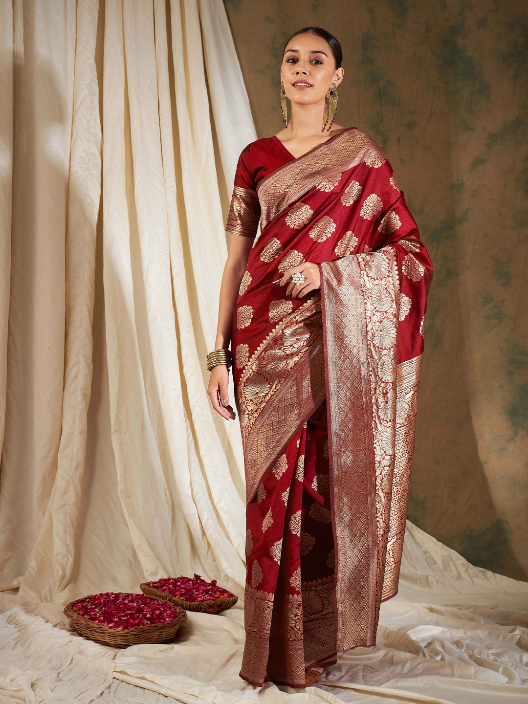 

SHADOW & SAINING Woven Design Zari Silk Blend Banarasi Saree, Red