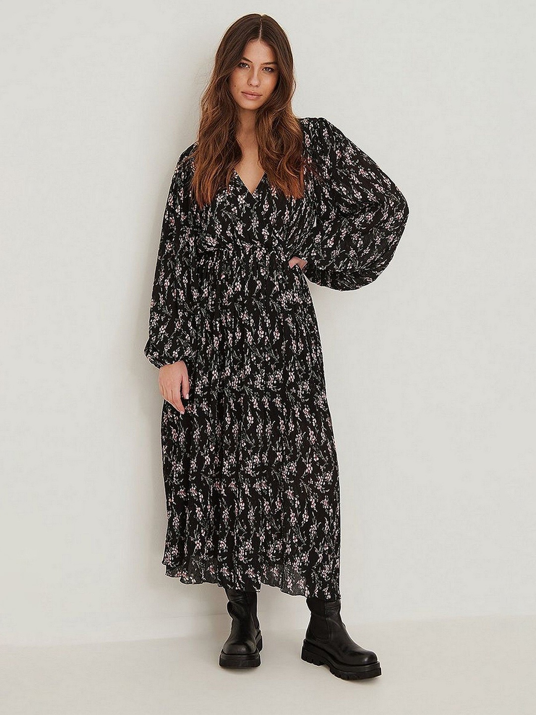 

The Roadster Lifestyle Co Floral Printed Puff Sleeves A-Line Dresses, Black