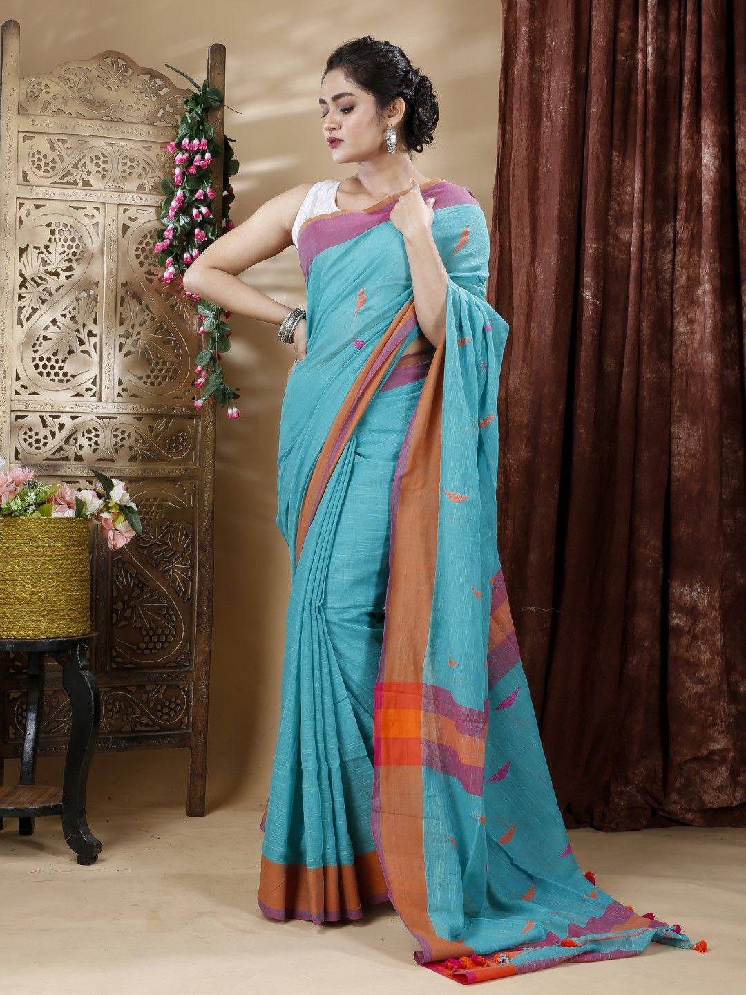

Bong ButiQ Woven Design Pure Cotton Khadi Saree, Turquoise blue