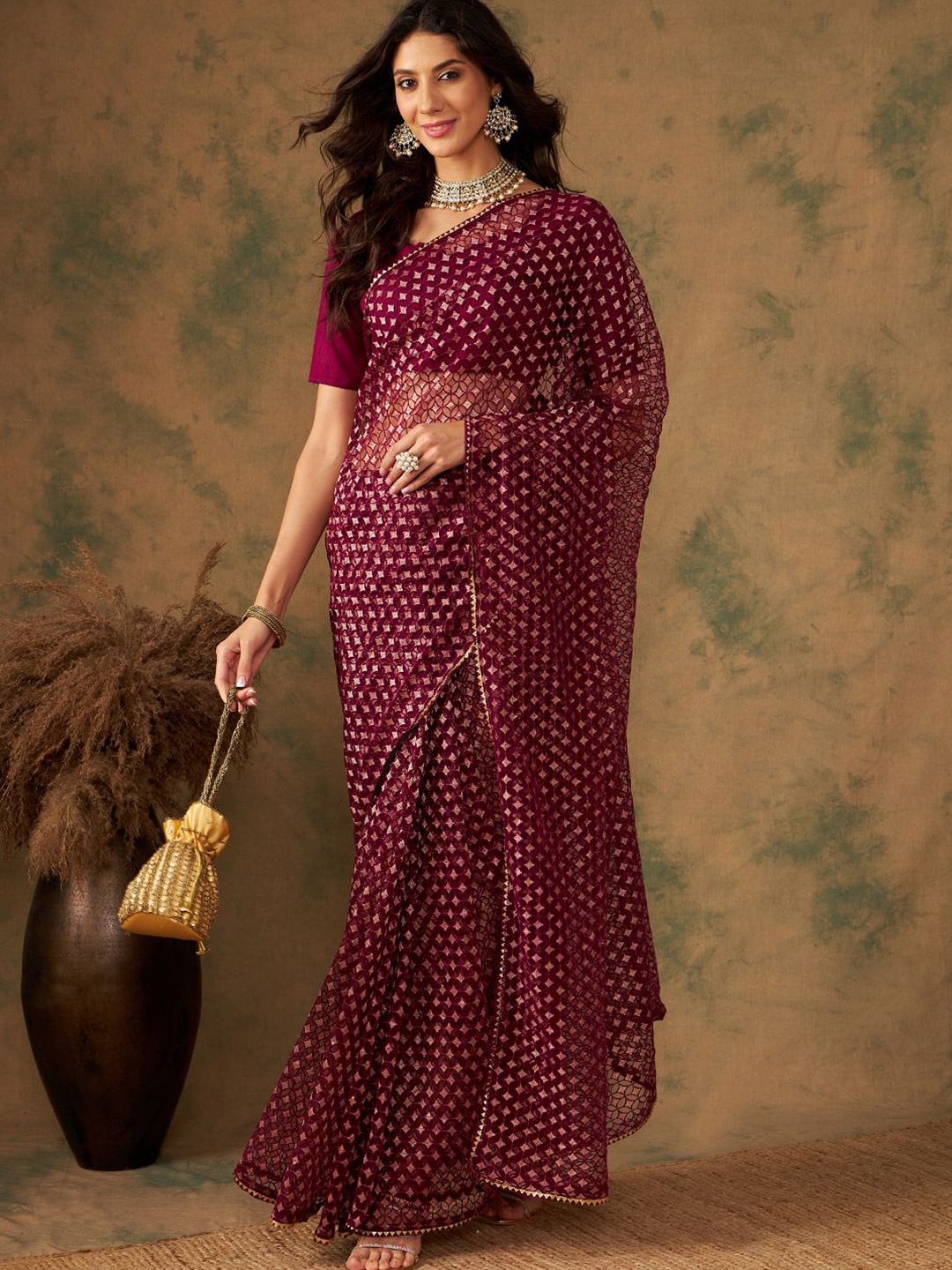 

SHADOW & SAINING Woven Design Zari Net Banarasi Saree, Burgundy