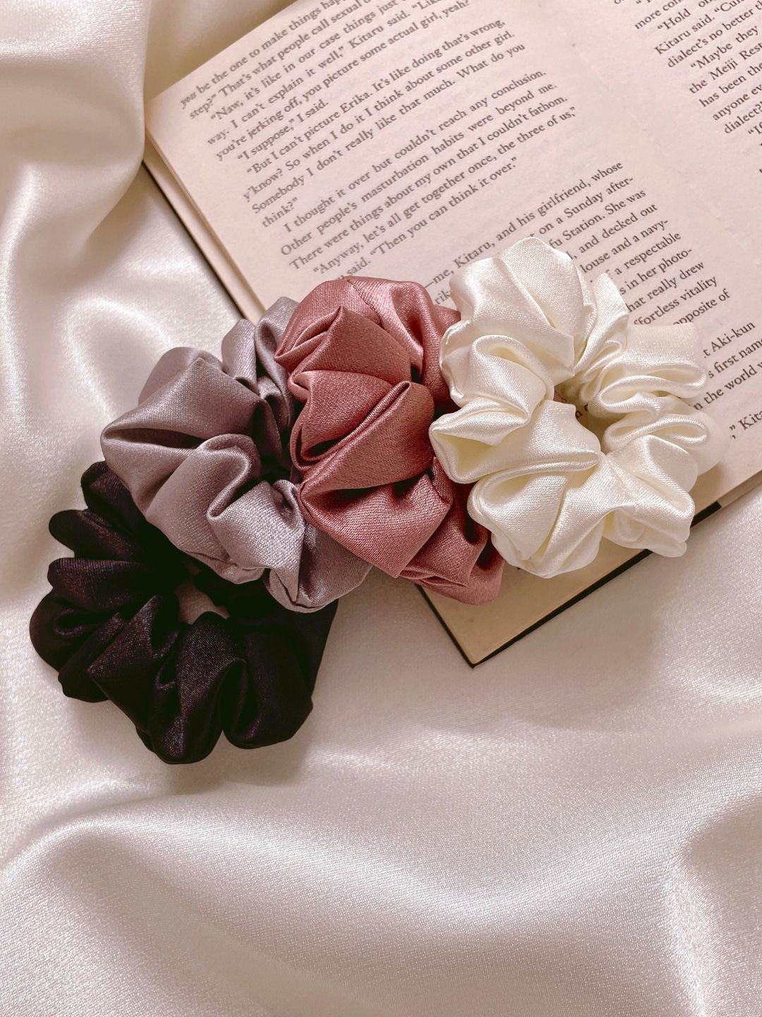 

Mueras Set Of 4 Satin Silk Scrunchies, White