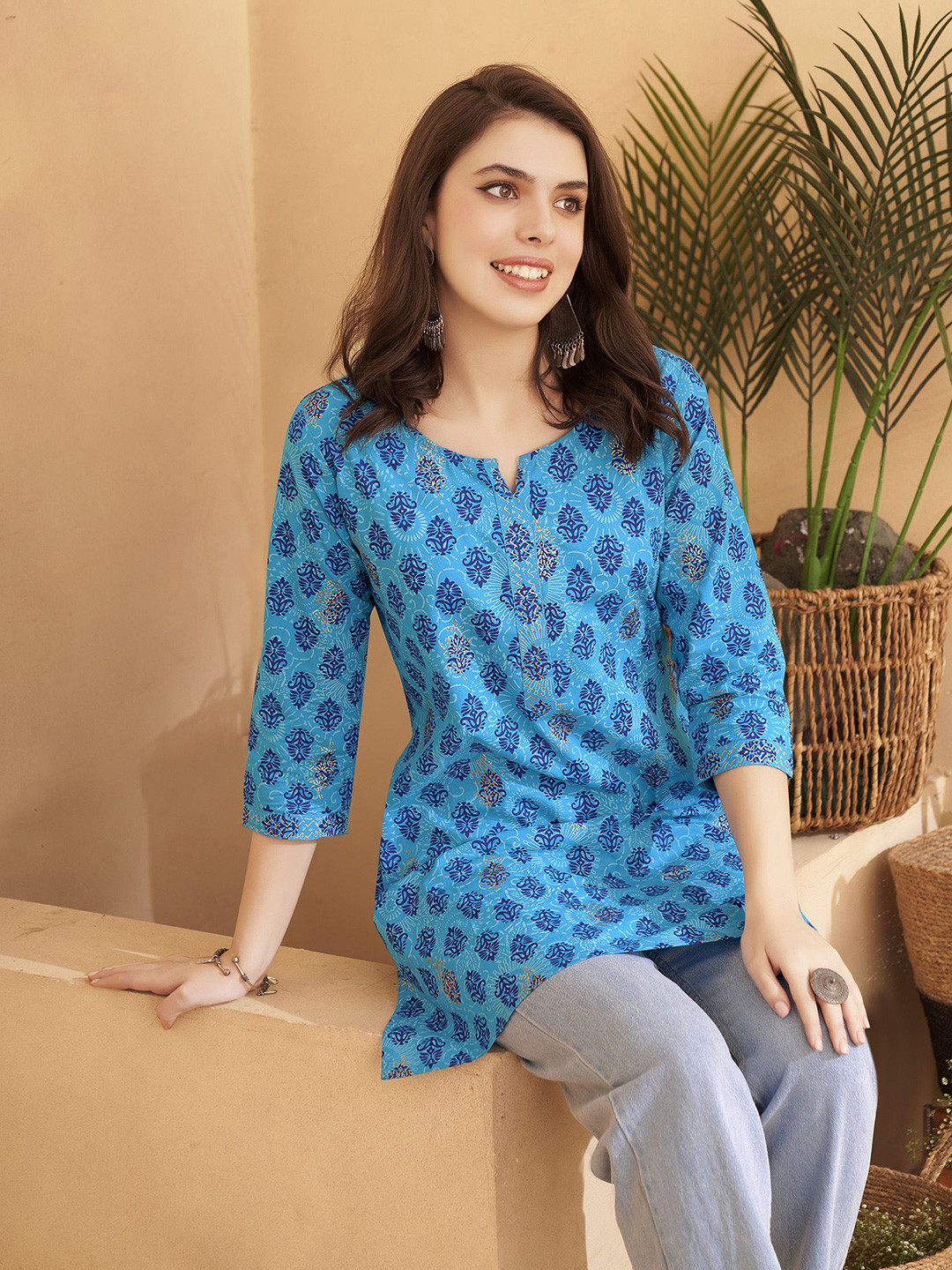 

Anouk Floral Printed V-Neck Pure Cotton Kurti, Turquoise blue