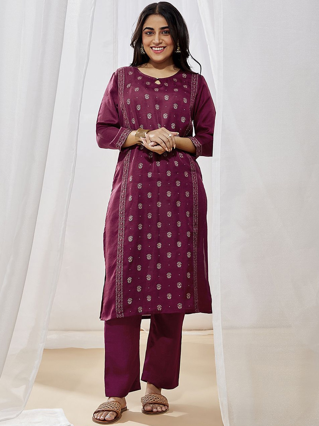 

VASTRAMAY Floral Printed Sequinned Keyhole Neck Silk Blend Kurta With Trousers, Burgundy