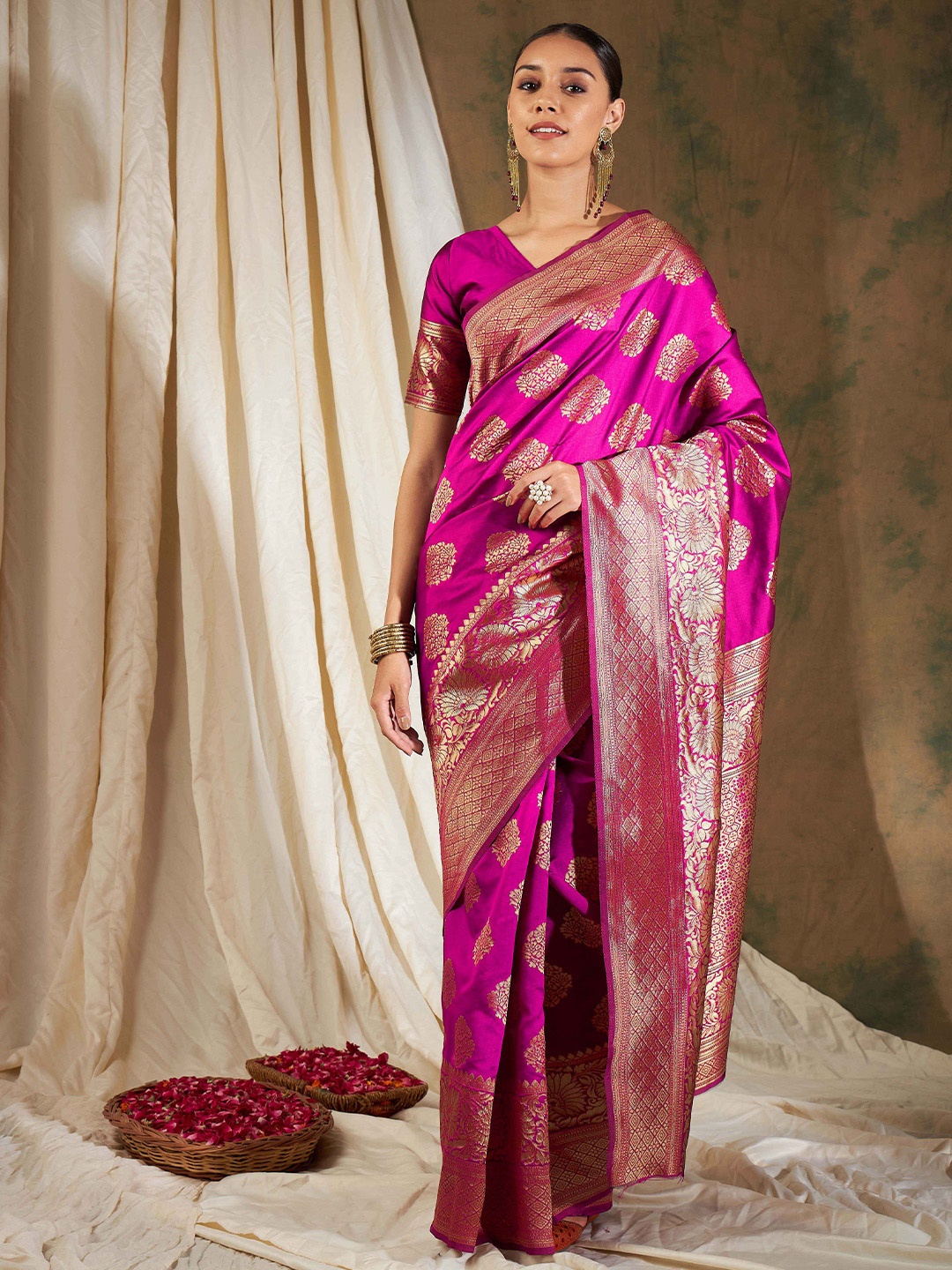 

SHADOW & SAINING Woven Design Zari Banarasi Saree, Pink