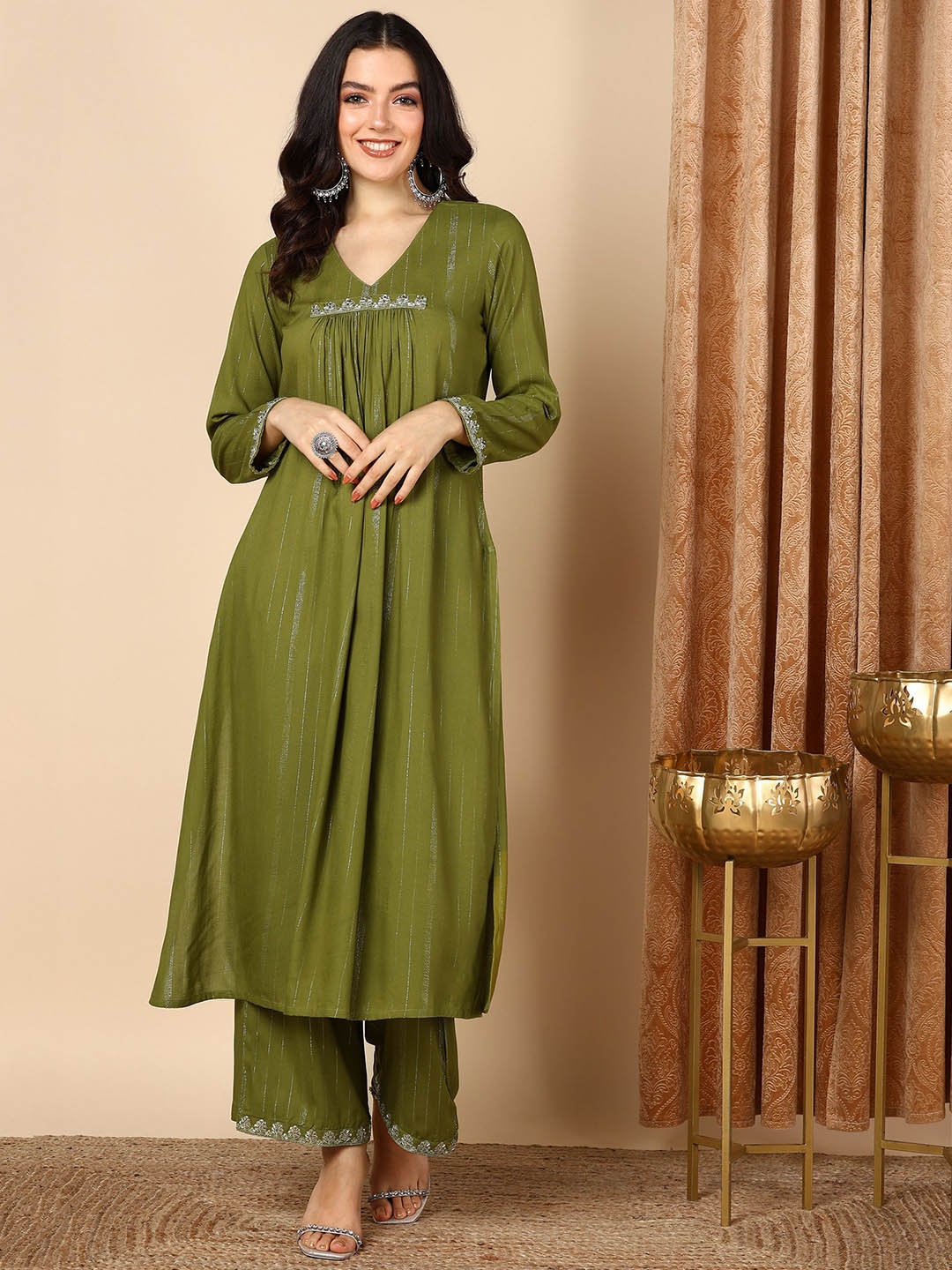 

HERE&NOW Straight Empire Thread Work Kurta with Palazzos, Green
