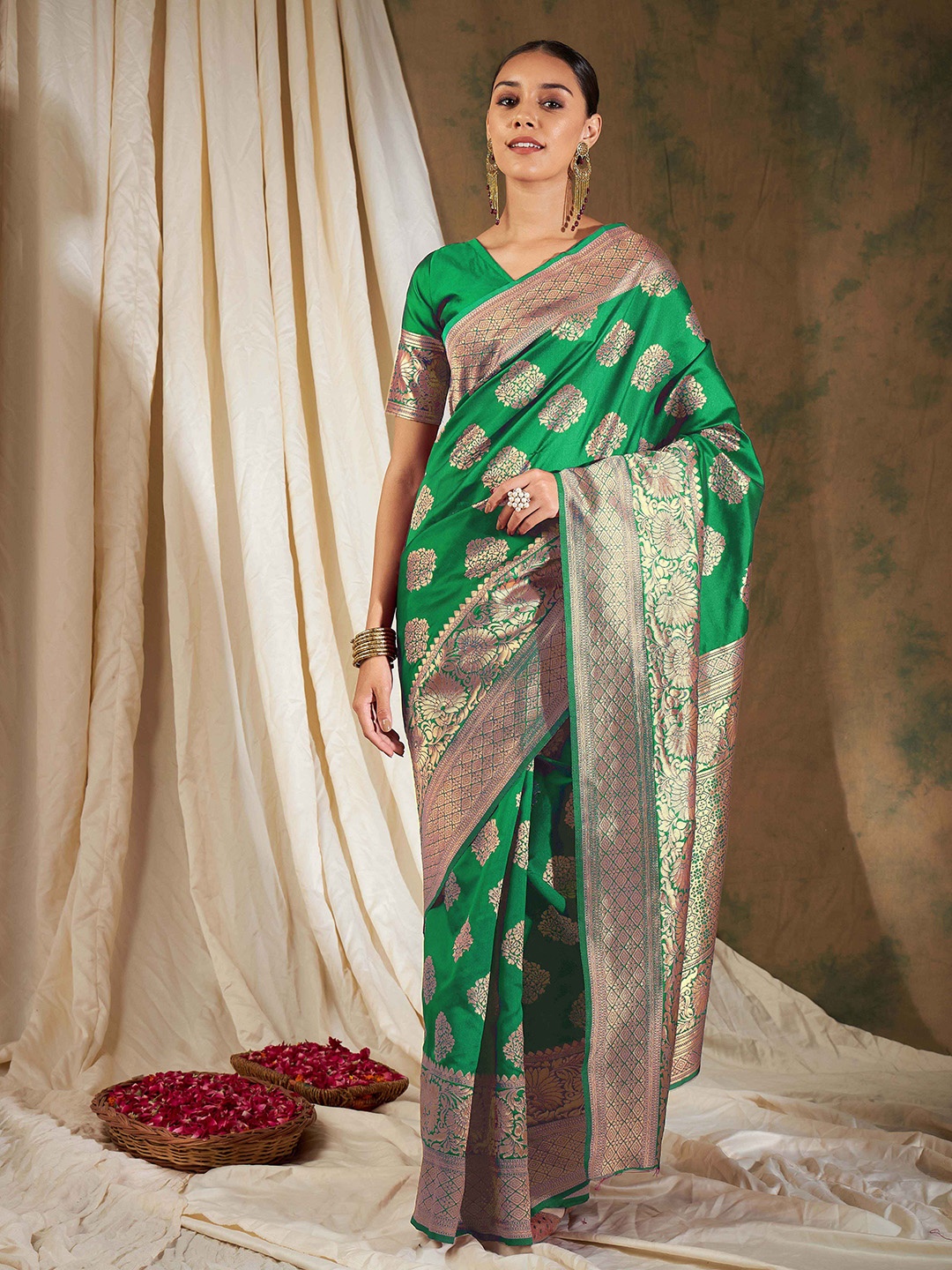 

SHADOW & SAINING Woven Design Zari Silk Blend Banarasi Saree, Green