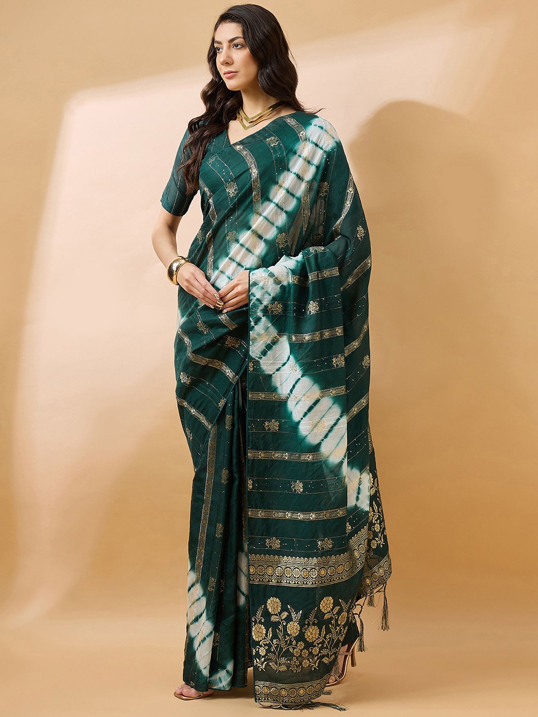 

SHADOW & SAINING Tie and Dye Zari Banarasi Saree, Green