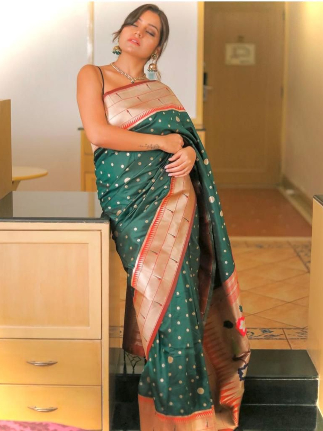 

Upalksh Woven Design Zari Banarasi Saree, Green