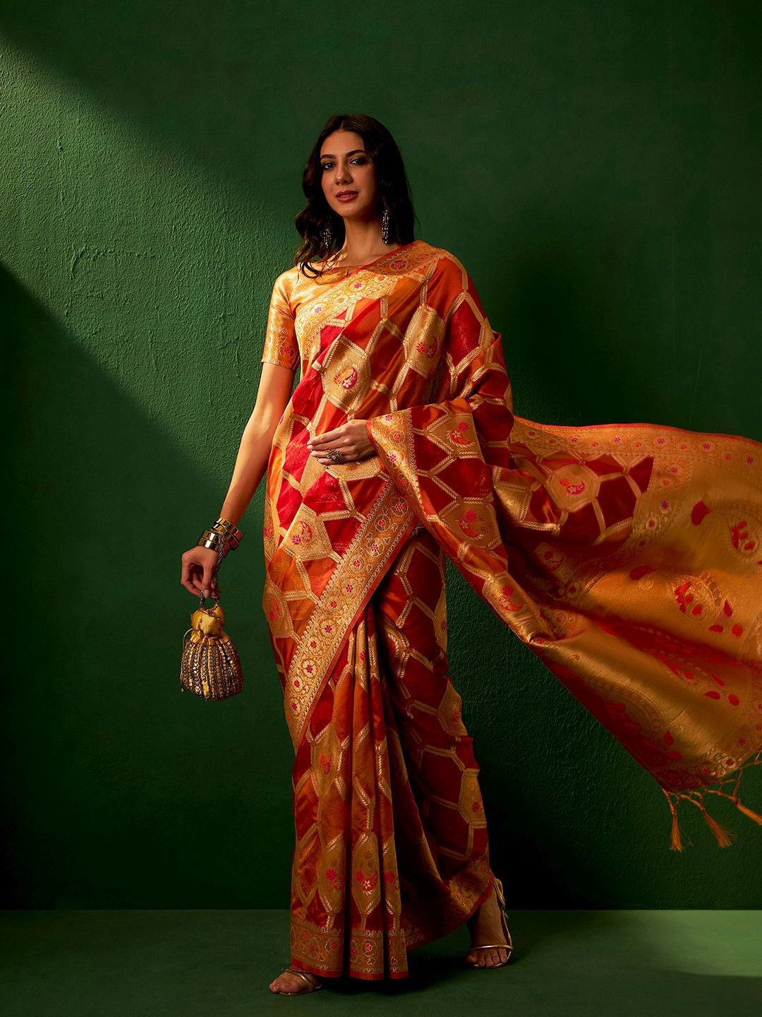 

SHADOW & SAINING Woven Design Zari Organza Banarasi Saree, Red