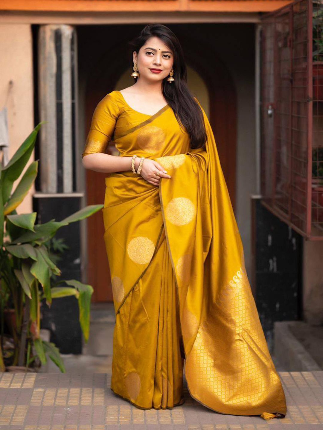 

ZIBLON Woven Design Zari Banarasi Saree, Yellow