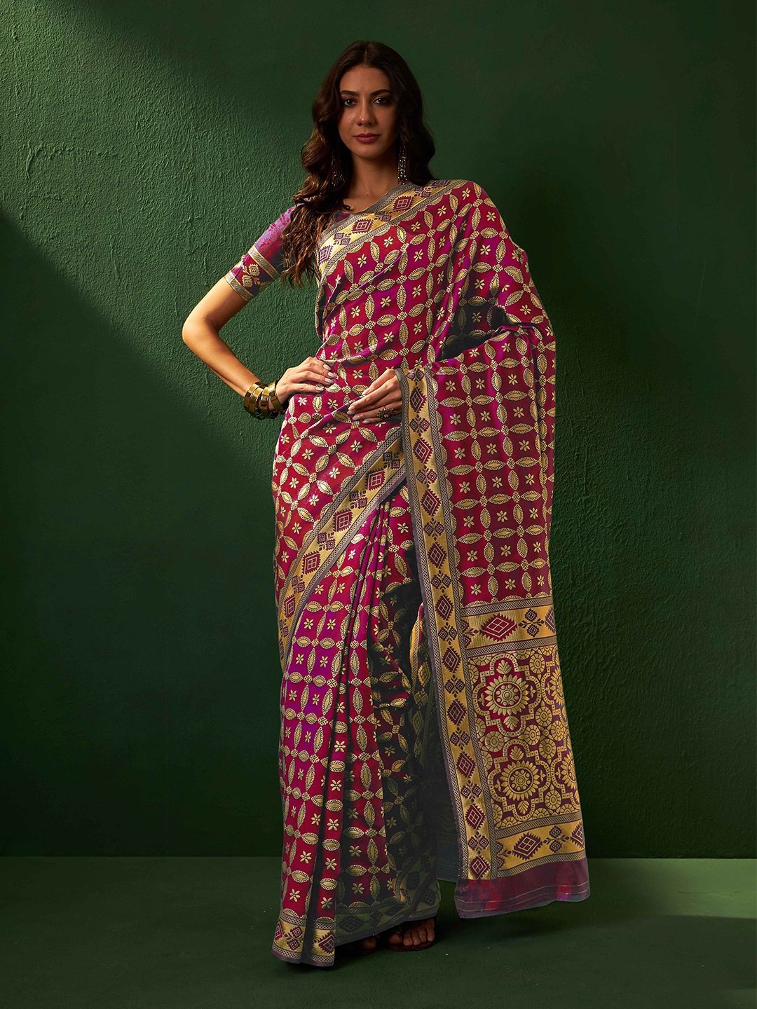 

SHADOW & SAINING Woven Design Zari Silk Blend Banarasi Saree, Purple