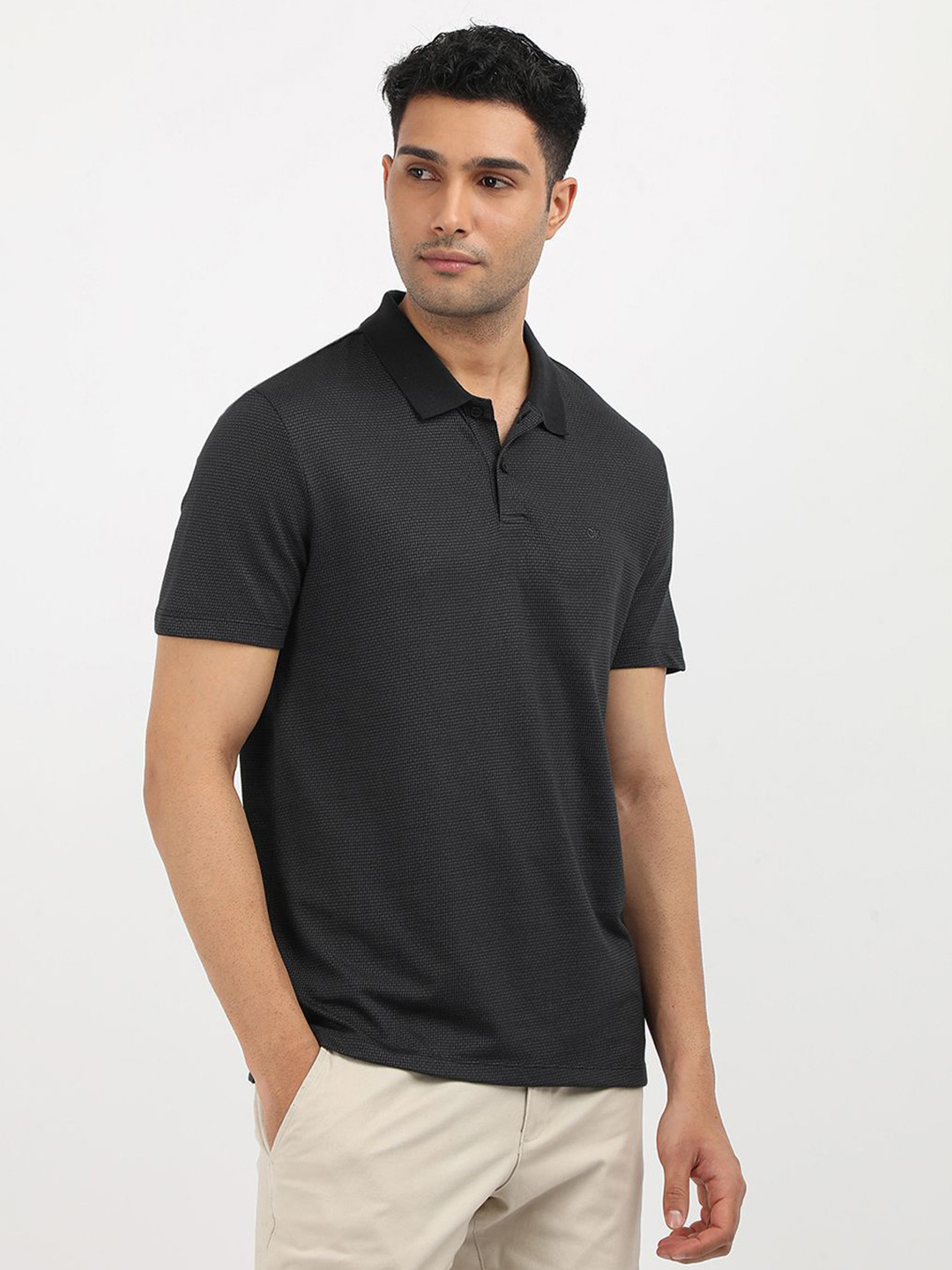 

Calvin Klein Jeans Men Henley Neck Pockets T-shirt, Black