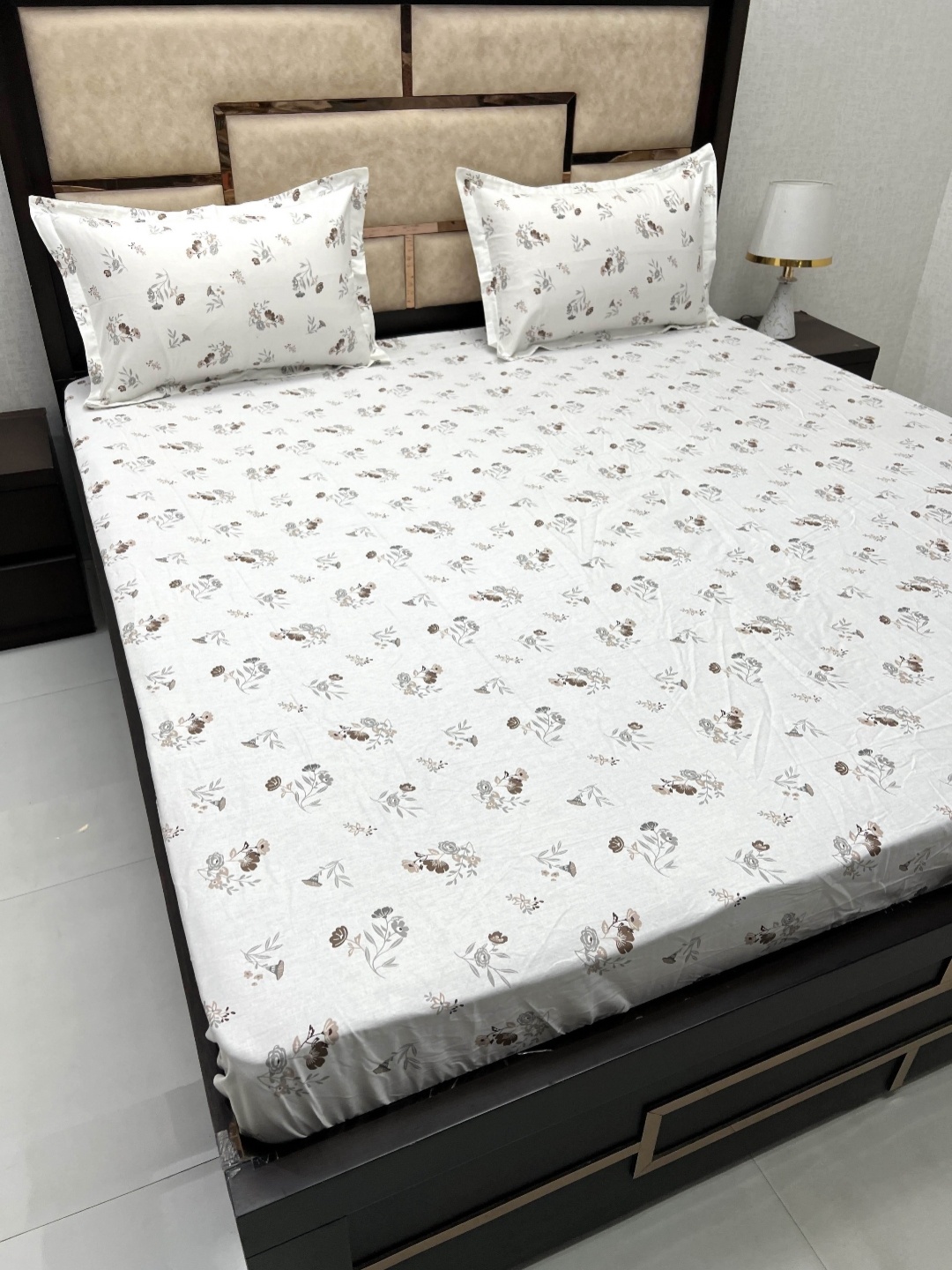 

Pure Decor Sapphire Brown Floral 330 TC Cotton Fitted King Bedsheet With 2 Pillow Covers, White