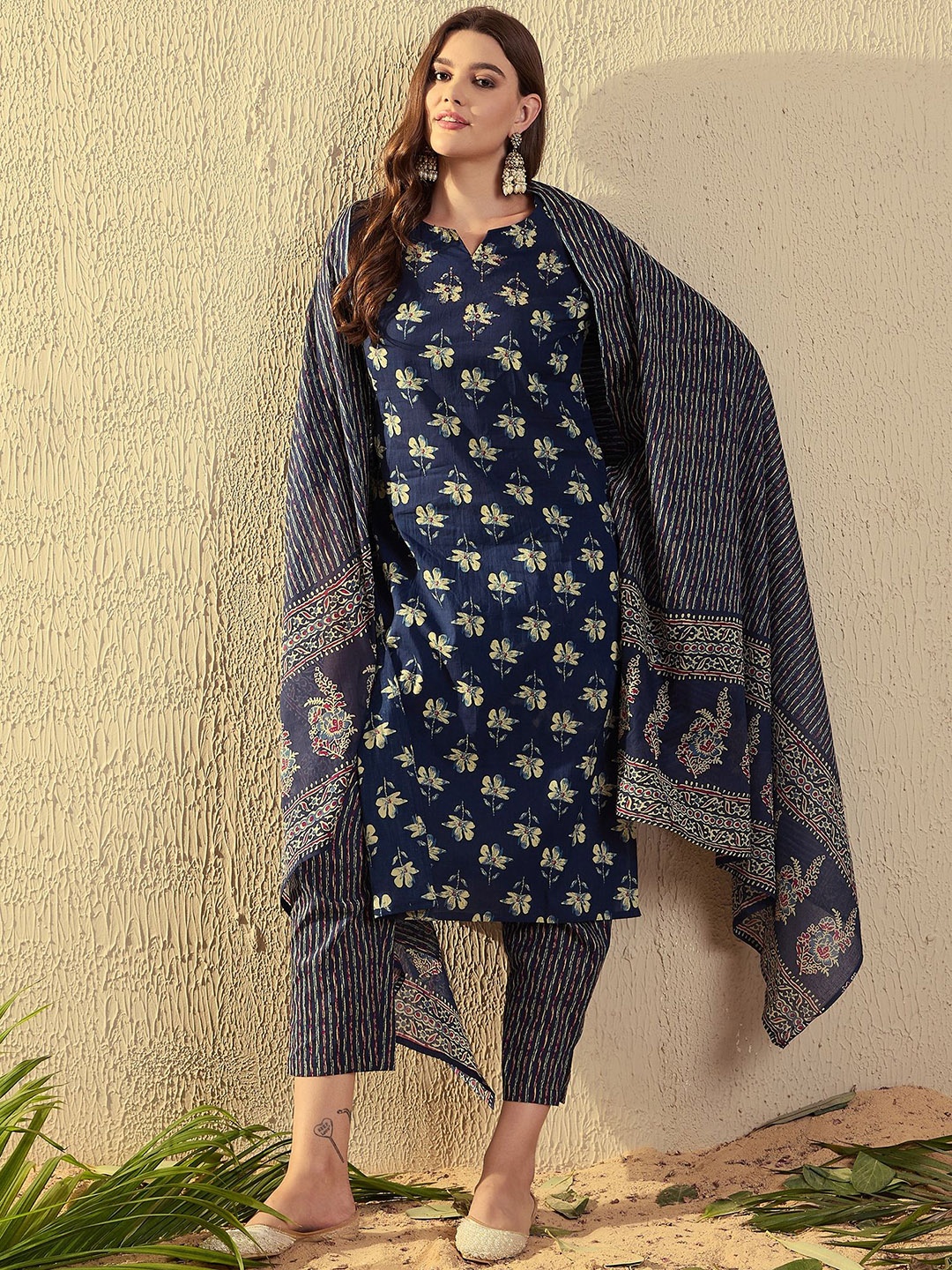 

SERONA FABRICS Women Floral Printed Regular Pure Cotton Kurta with Trousers & With Dupatta, Blue