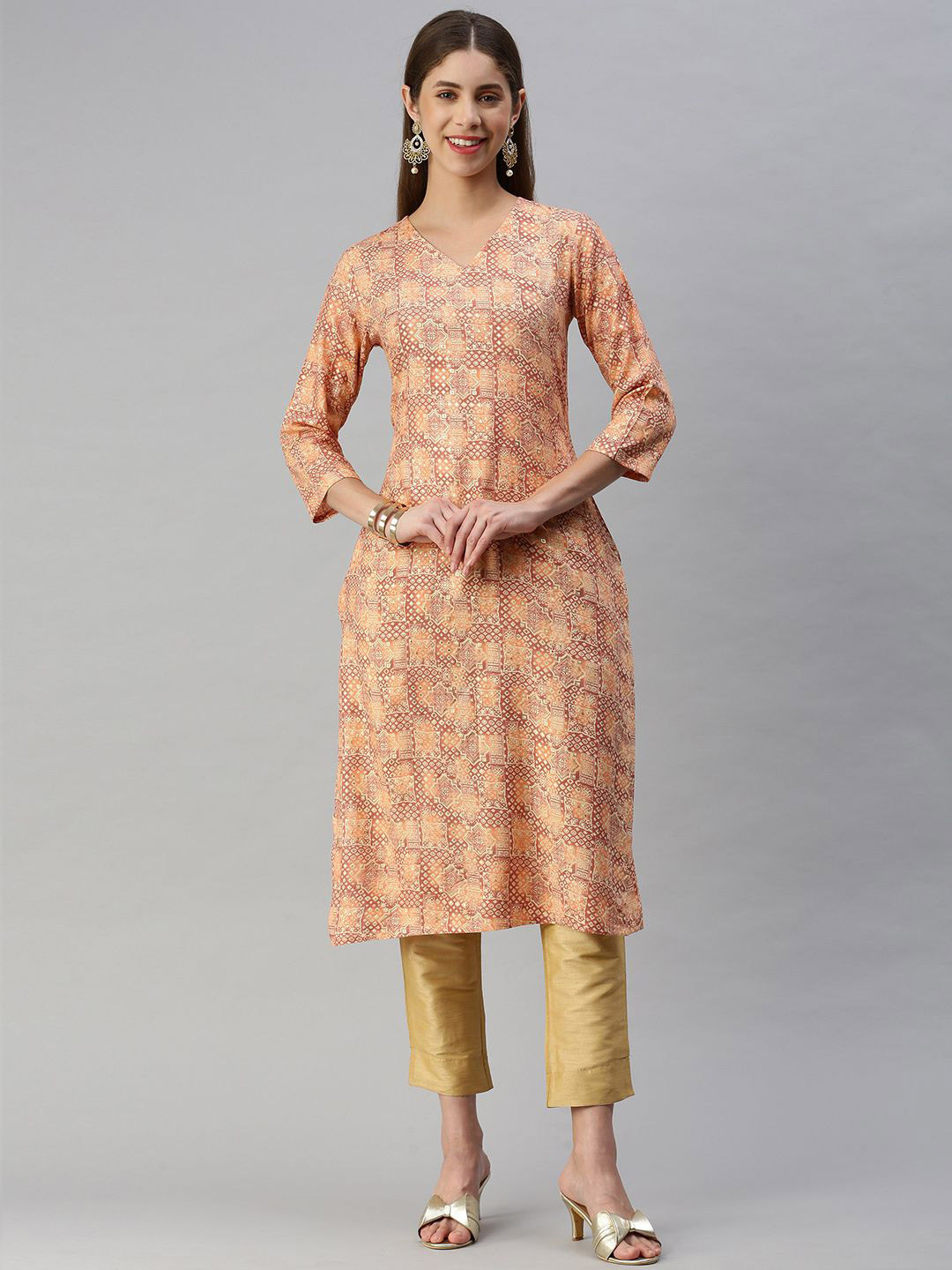 

Shaily Ethnic Motifs Printed V Neck Straight Kurta, Peach