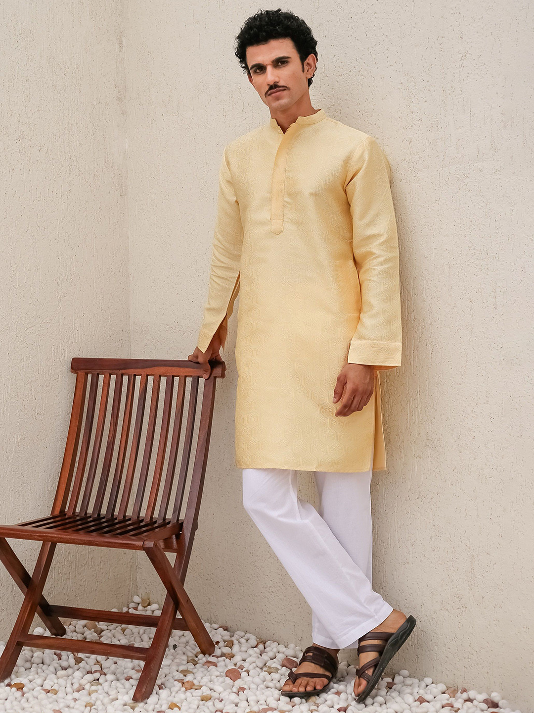 

HOUSE OF KARI Floral Printed Mandarin Collar Long Sleeves Jacquard Straight Kurta, Yellow