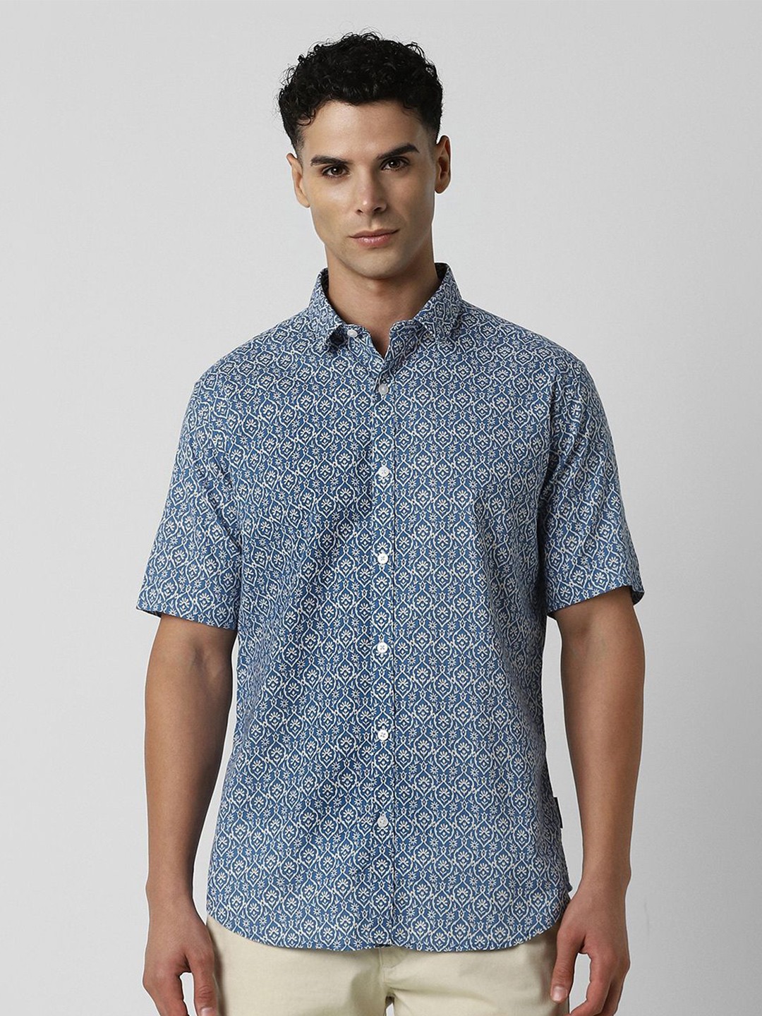 

V Dot Men Spread Collar Floral Printed Cotton Slim Fit Casual Shirt, Blue