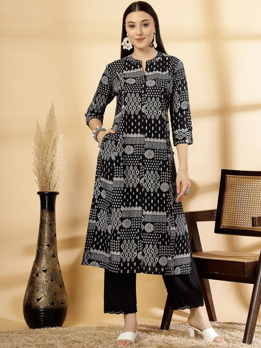 

Pistaa Geometric Printed Mandarin Collar Pure Cotton A-Line Kurta, Black