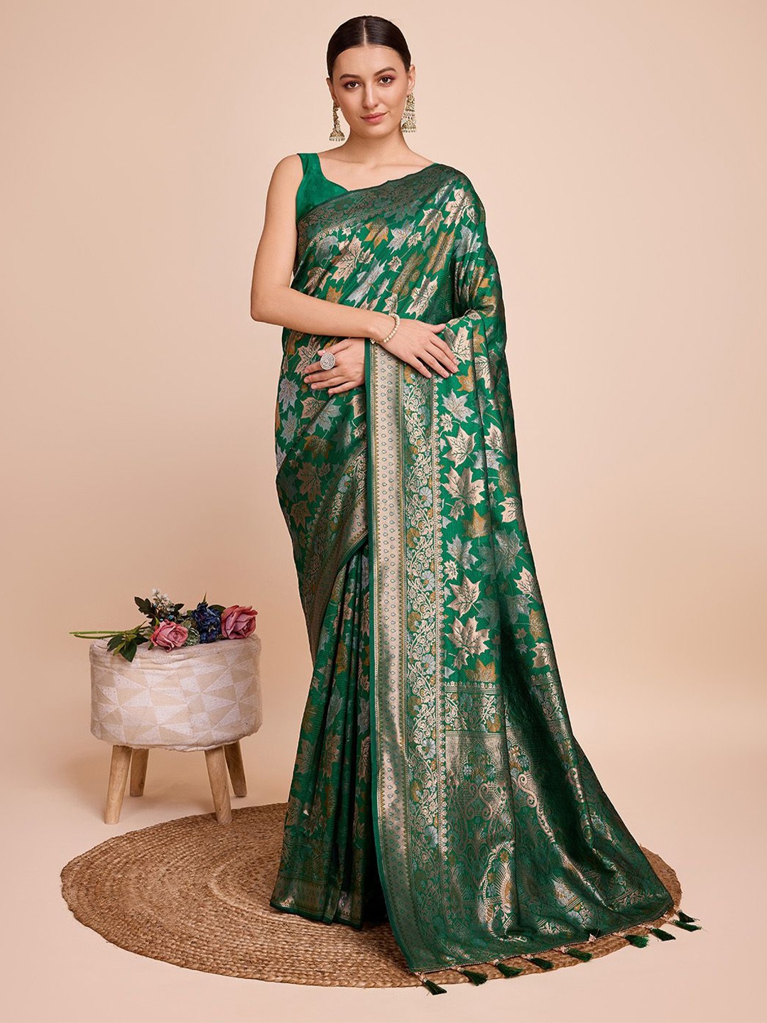 

LEOSAGI Woven Design Zari Pure Silk Saree, Green