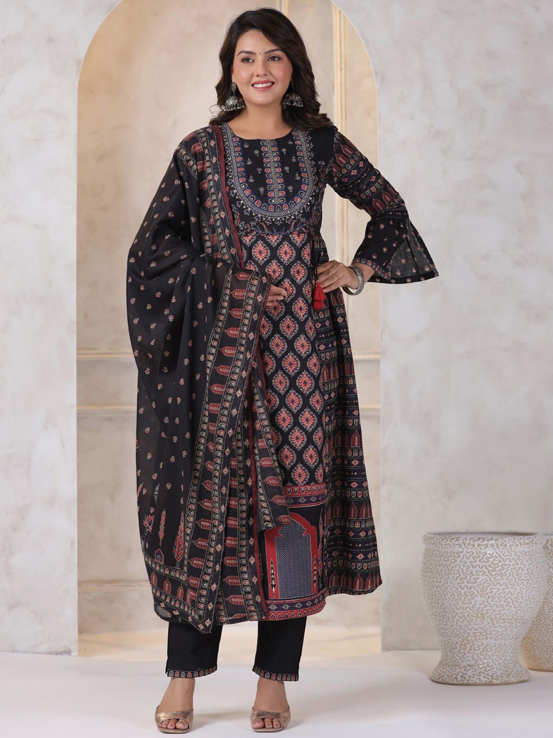 

Readiprint Fashions Women Floral Printed Pleated Aari Work Pure Cotton Kurta with Palazzos & With Dupatta, Black