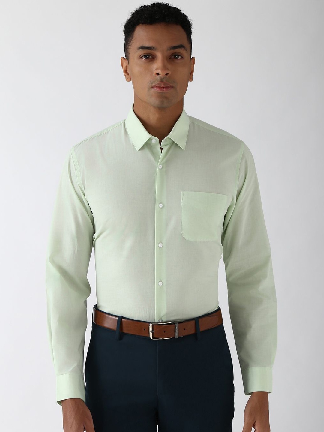 

Peter England Men Spread Collar Solid Polycotton Slim Fit Formal Shirt, Green