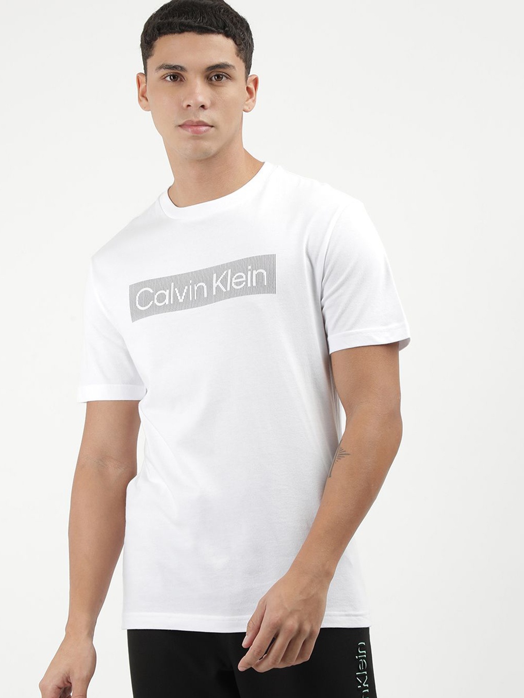 

Calvin Klein Jeans Men Typography Printed Applique T-shirt, White