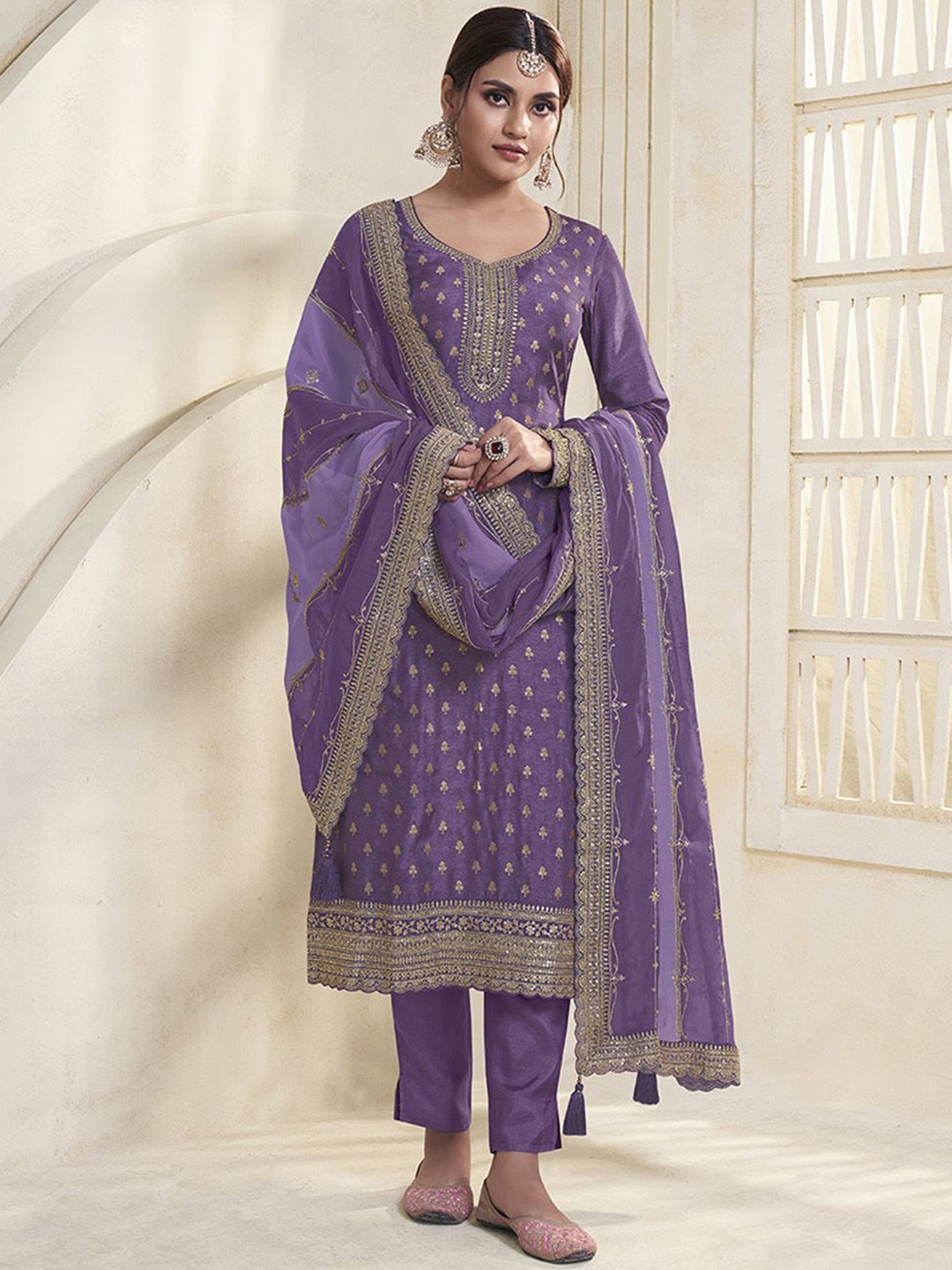 

Seerat Women Ethnic Motifs Embroidered Regular Pure Silk Kurta with Trousers & With Dupatta, Lavender