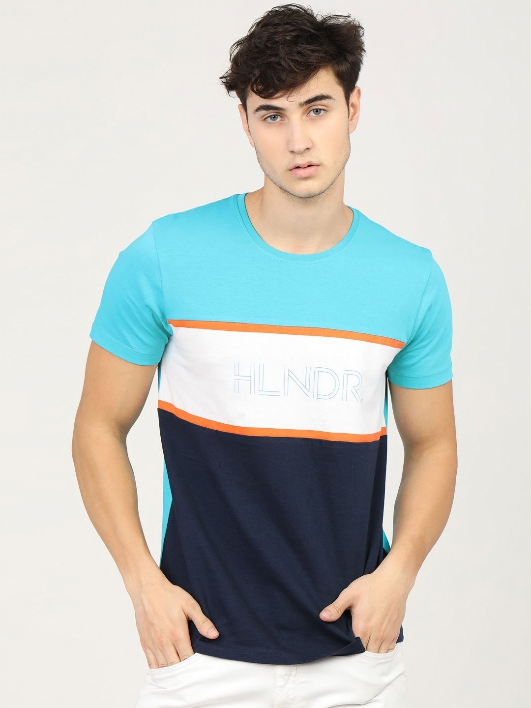 

HIGHLANDER Men Colourblocked V-Neck Pockets Slim Fit T-shirt, Navy blue
