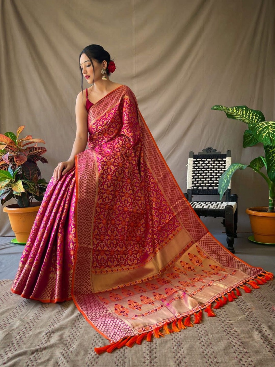 

SHOBHA SAREES Woven Design Zari Pure Silk Patola Saree, Pink