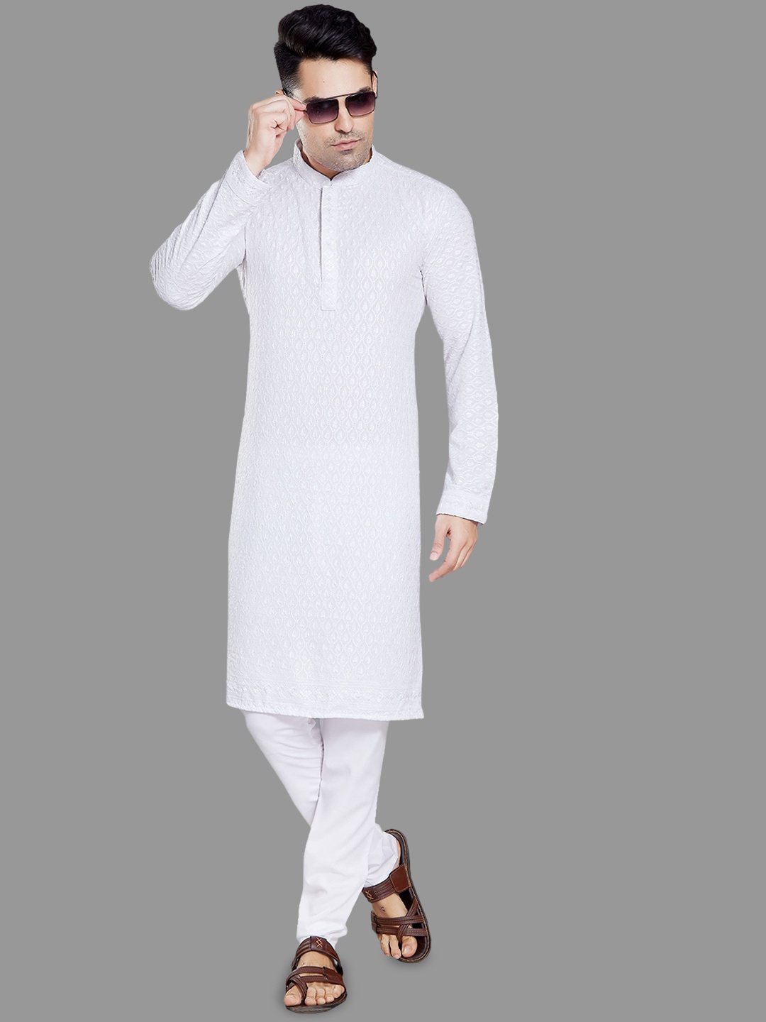 

DIVISIVE Ethnic Motifs Embroidered Mandarin Collar Sequinned Straight Kurta, White