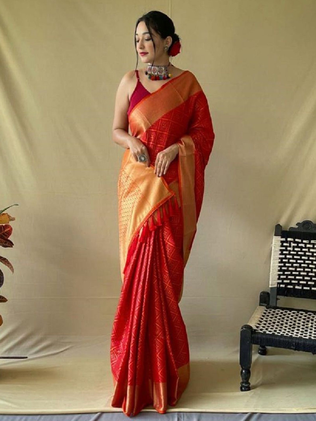 

SHOBHA SAREES Woven Design Ethnic Motifs Zari Pure Silk Bandhani Saree, Red