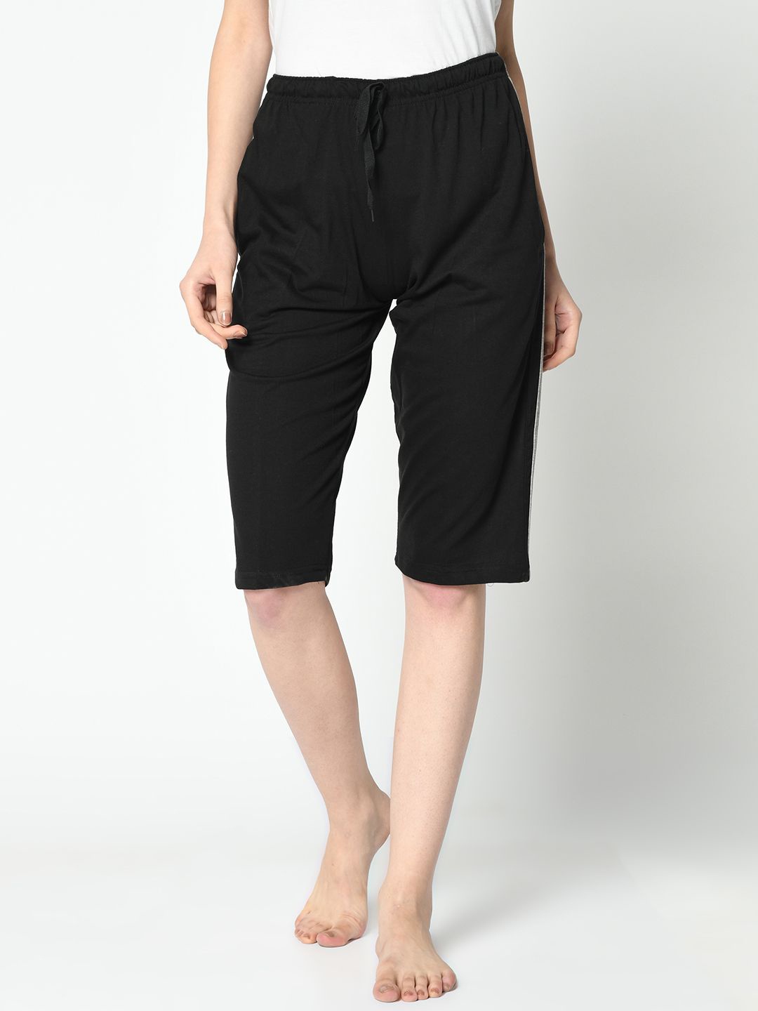 

MACK JONNEY Women Mid-Rise Solid Capris, Black