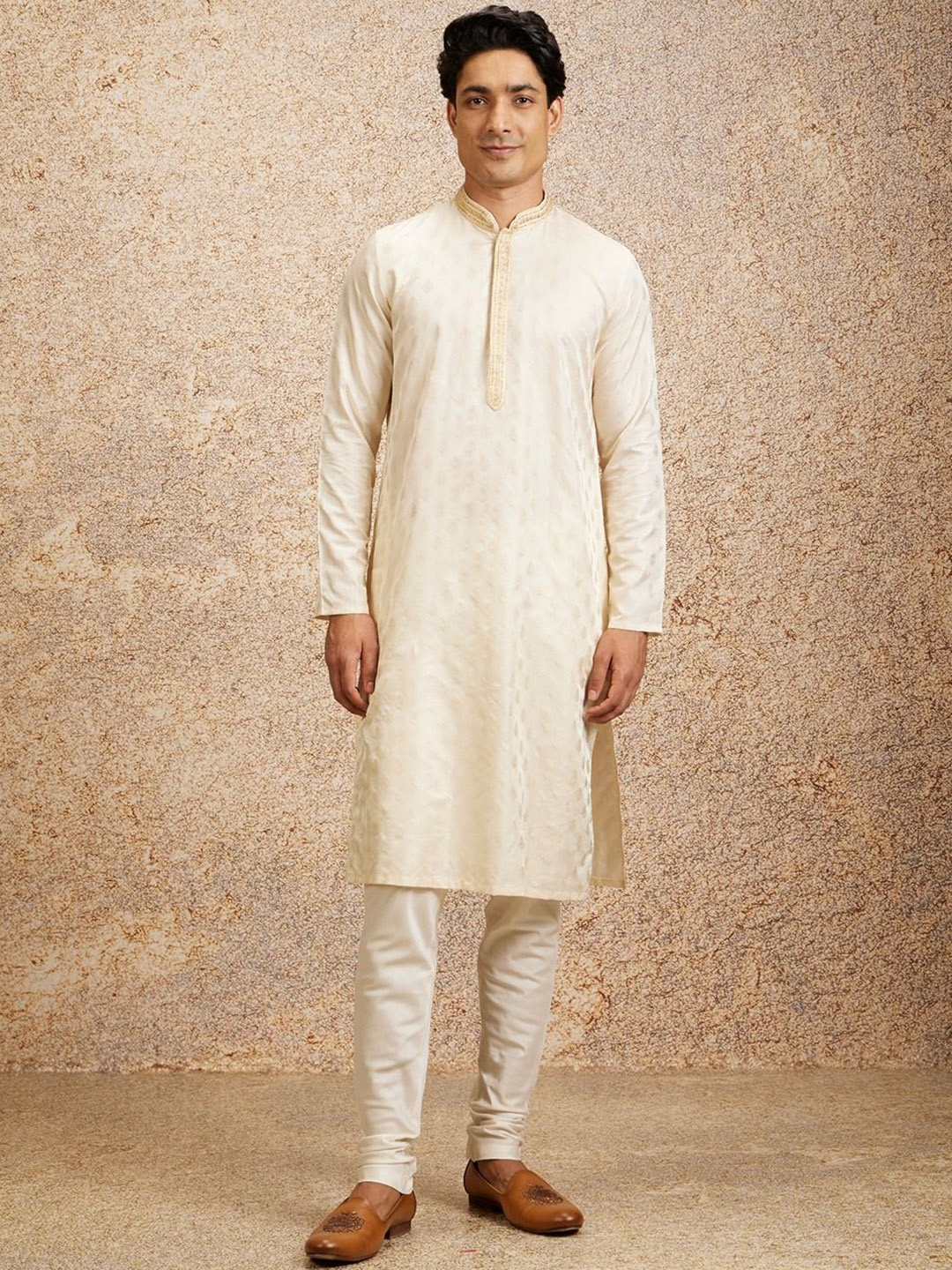 

Twamev Men Ethnic Motifs Embroidered Regular Thread Work Kurta with Churidar, Cream