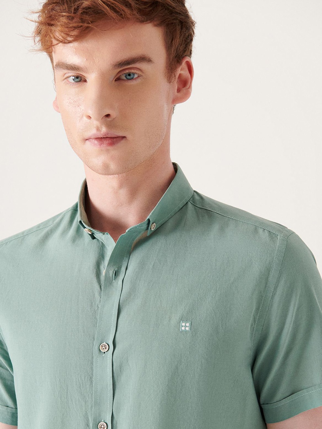 

AVVA Men Button-Down Collar Solid Cotton Casual Shirt, Green