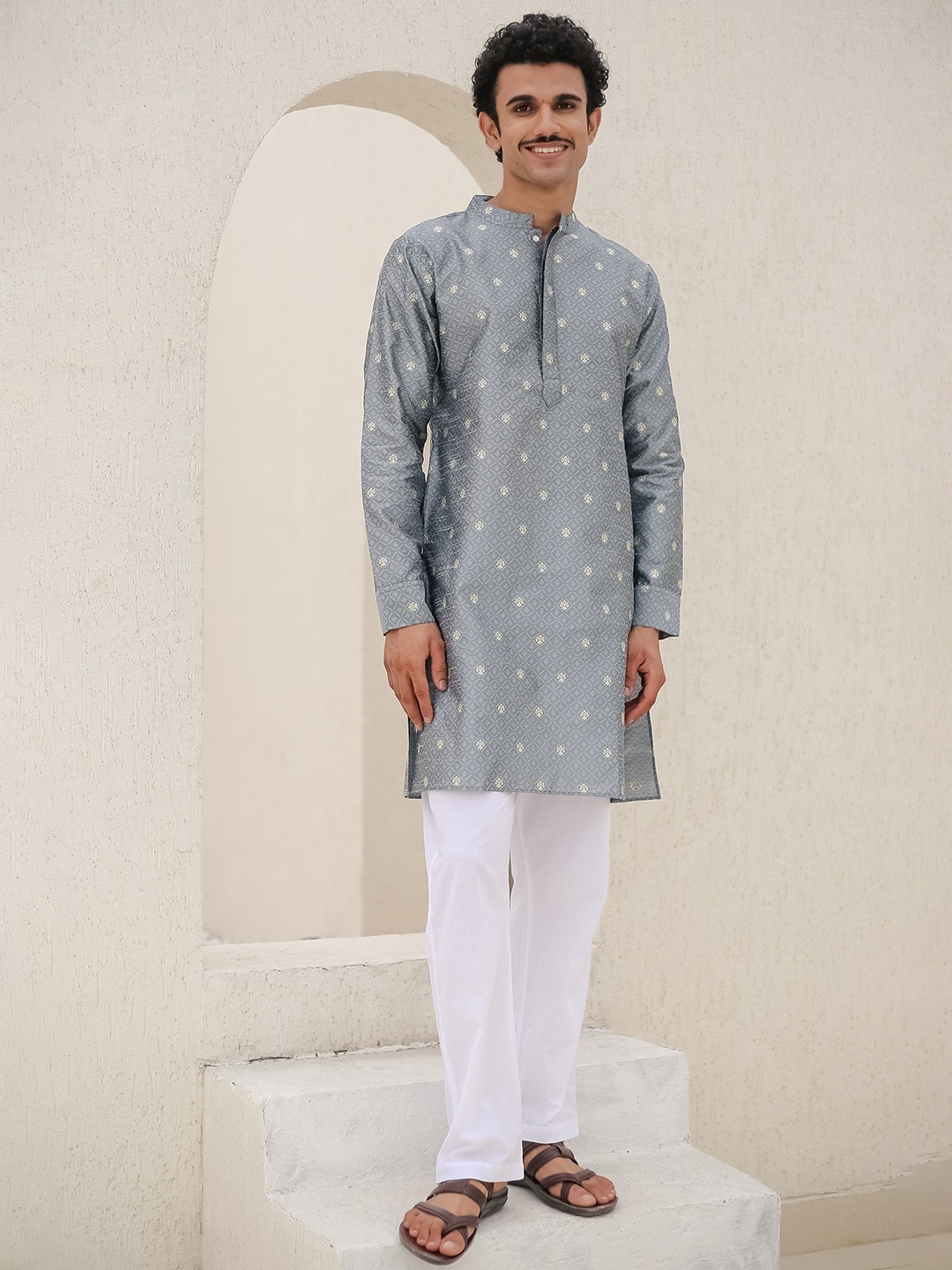 

HOUSE OF KARI Floral Printed Mandarin Collar Long Sleeves Jacquard Straight Kurta, Grey