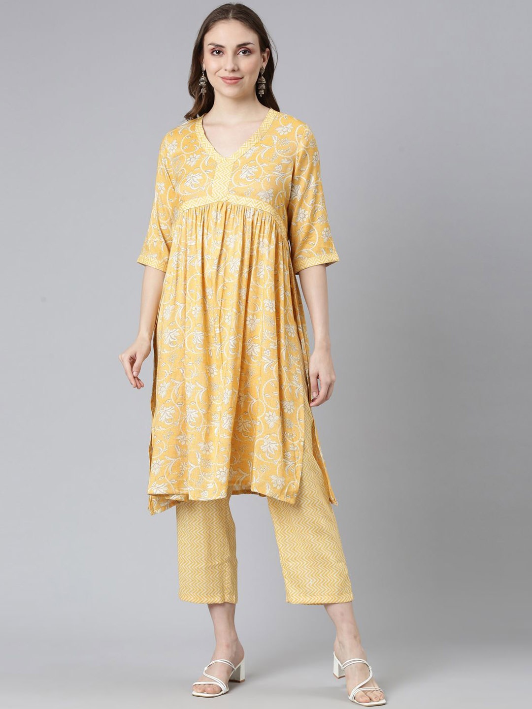 

Samhitas Women Ethnic Motifs Printed Regular Kurta with Trousers, Yellow