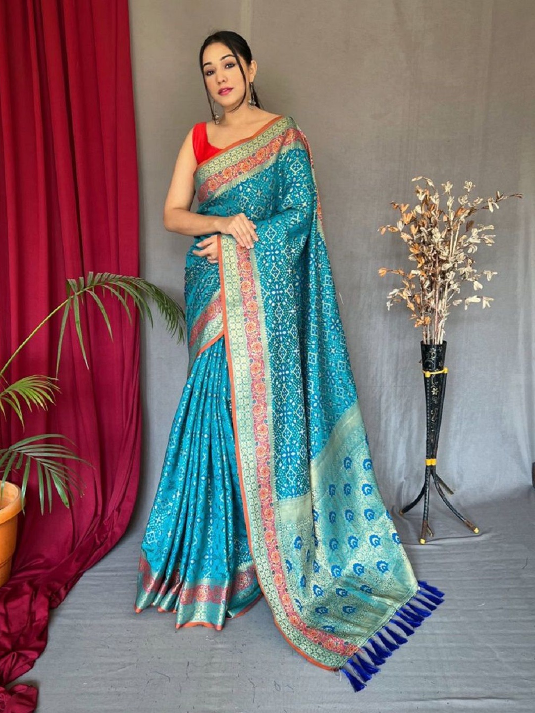 

SHOBHA SAREES Woven Design Zari Pure Silk Patola Saree, Blue