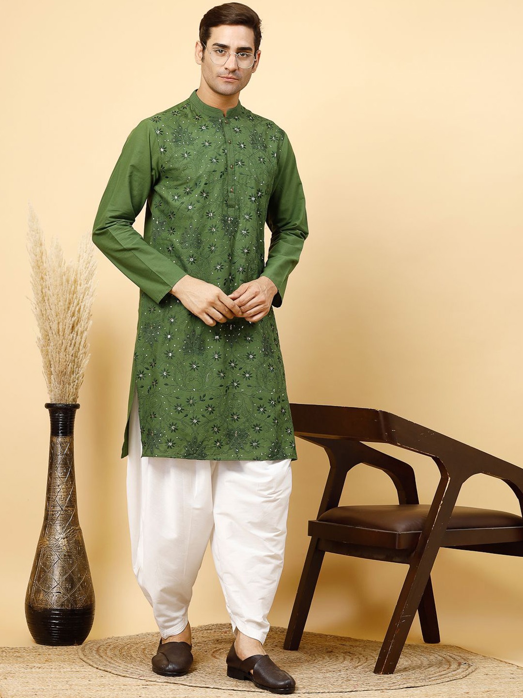 

Ramas Men Geometric Printed Thread Work Anarkali Kurta, Green