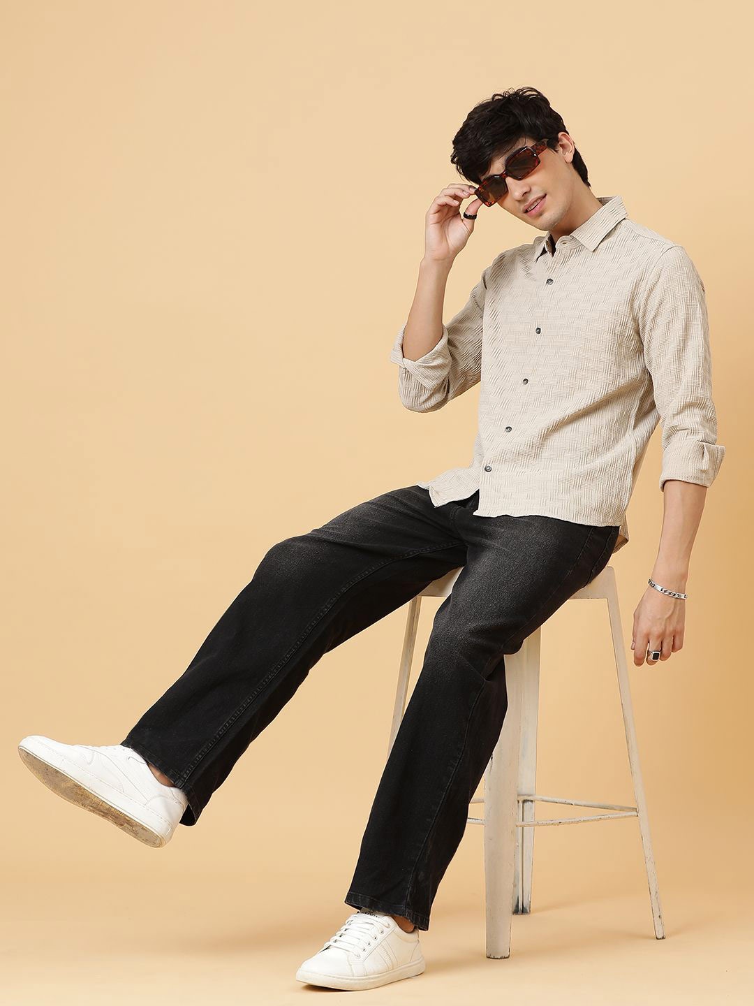 

Kotty Men Relaxed Spread Collar Solid Casual Shirt, Beige
