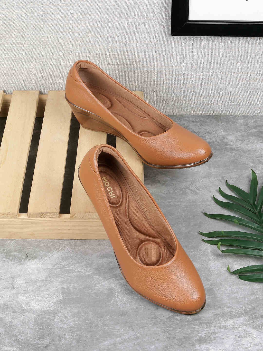 

Mochi Solid Wedges Pumps, Tan