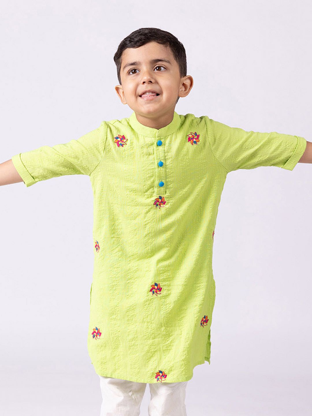 

Somersault Boys Floral Embroidered Thread Work Pure Cotton Kurta, Green