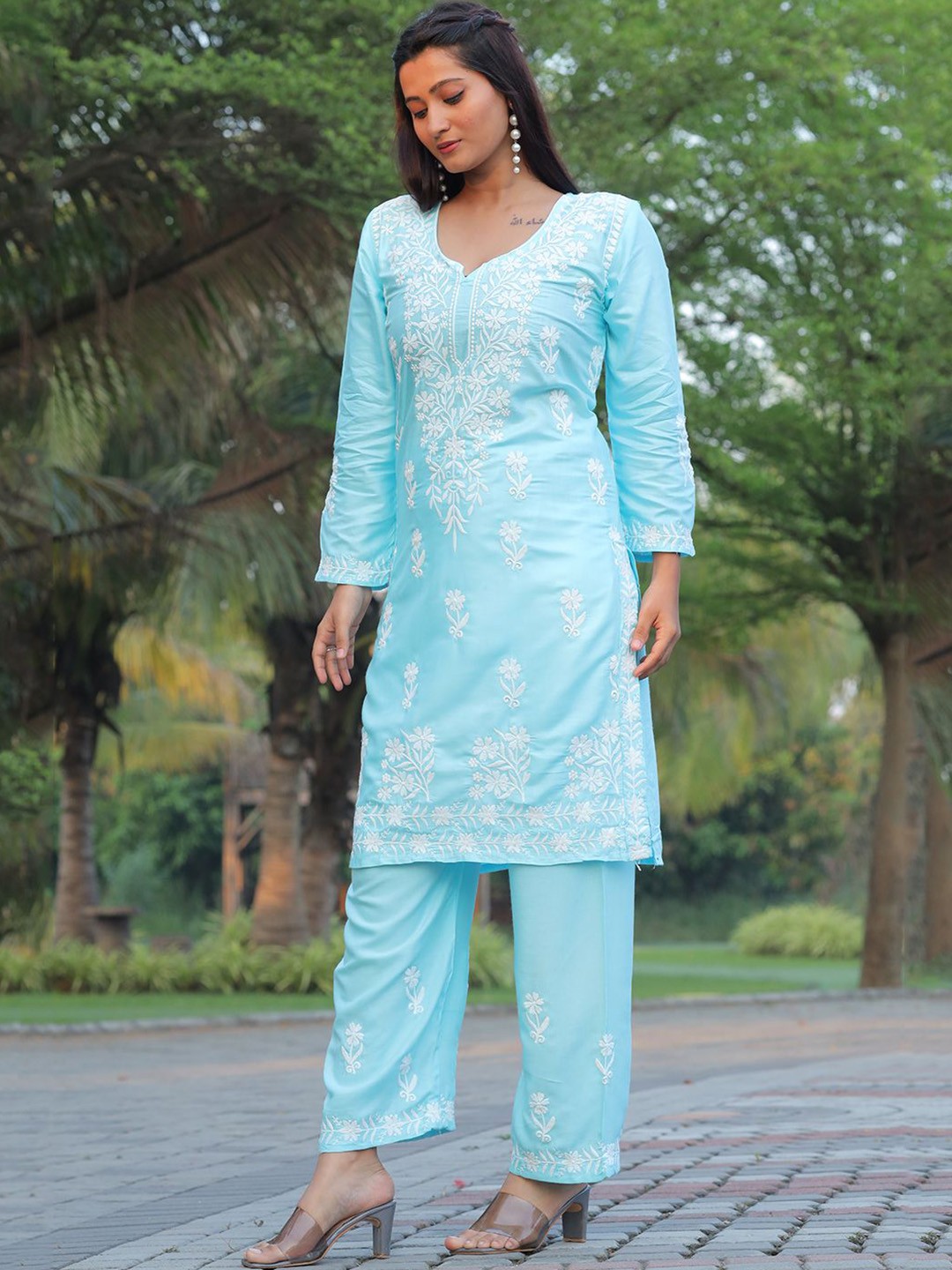 

MISS VERVE Women Floral Embroidered Regular Chikankari Kurta with Palazzos, Blue