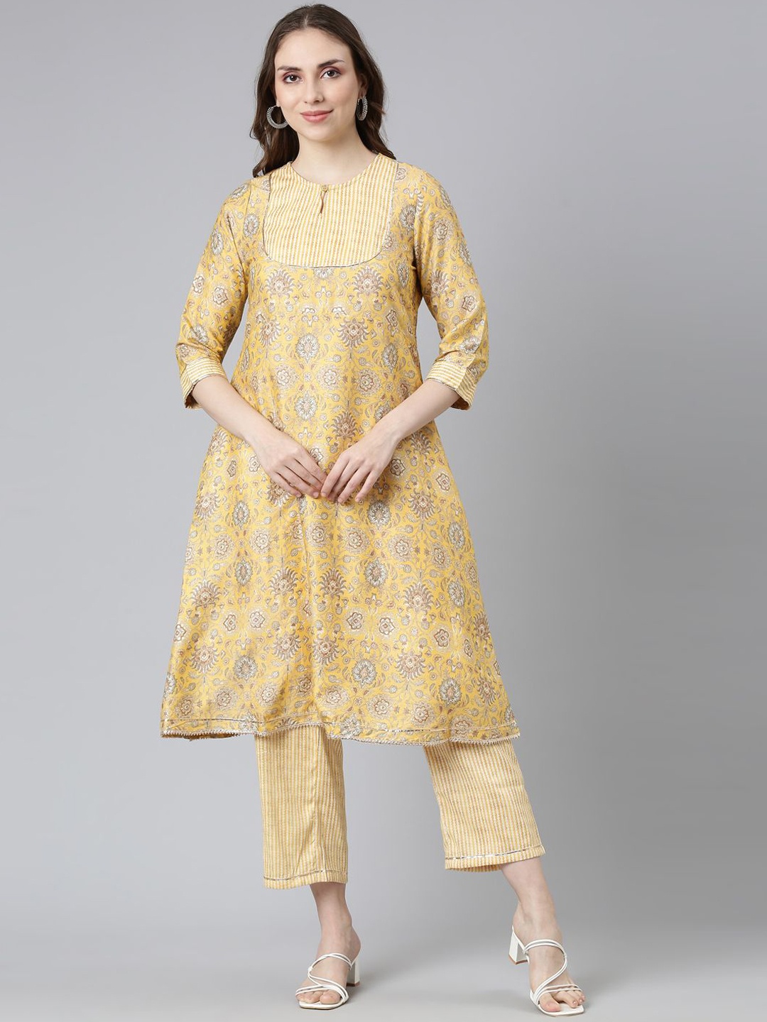 

Samhitas Women Floral Printed Regular Kurta with Trousers, Yellow