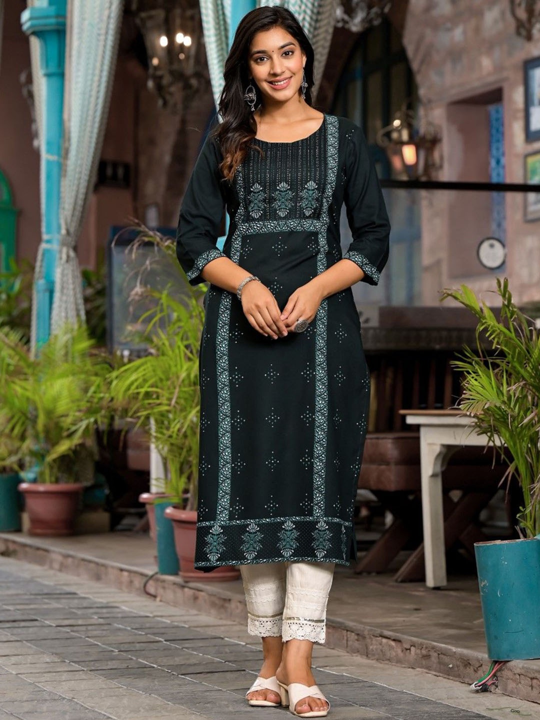 

Juniper Ethnic Motif Printed Round Neck Liva Straight Kurta, Green