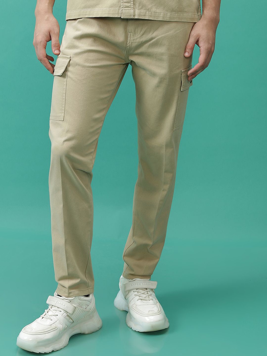 

HIGHLANDER Men Tapered Fit Mid-Rise Cotton Cargos Trousers, Khaki