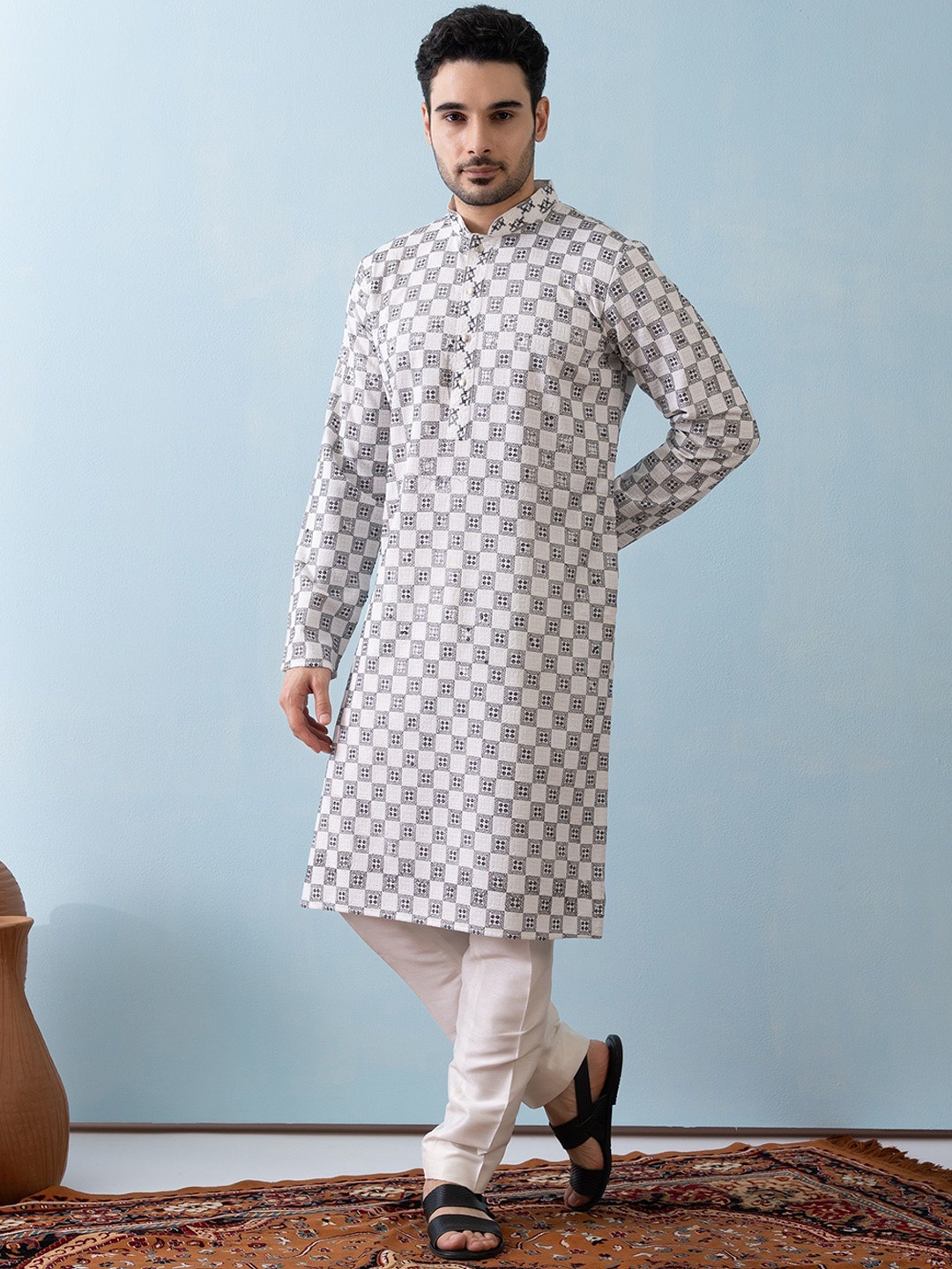 

HERE&NOW Geometric Embroidered Mandarin Collar Chikankari Straight Kurta, White