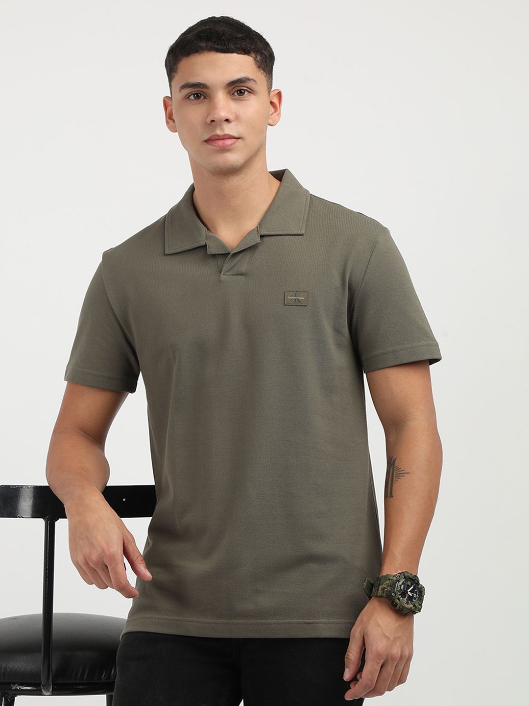 

Calvin Klein Jeans Men Polo Collar Applique T-shirt, Brown